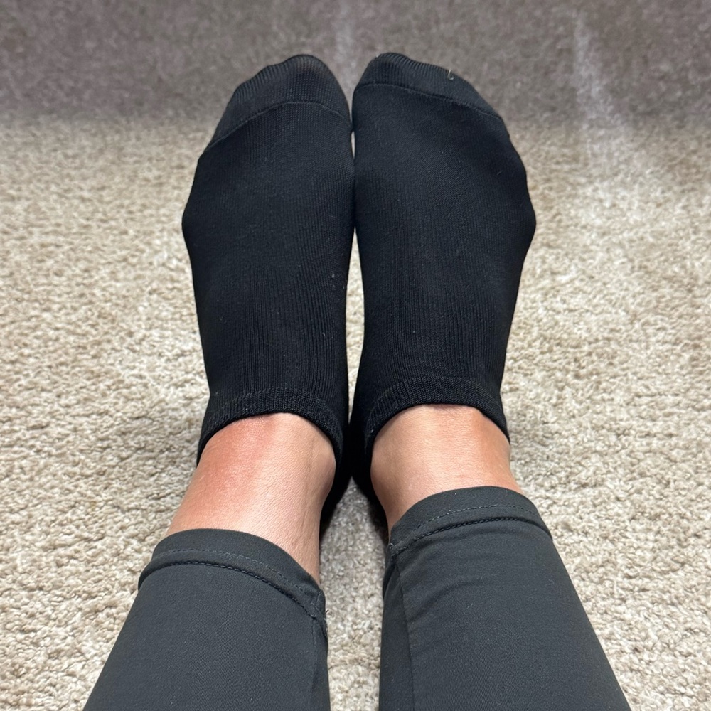 Hanes Women’s 5-7 Black Low Cut Socks